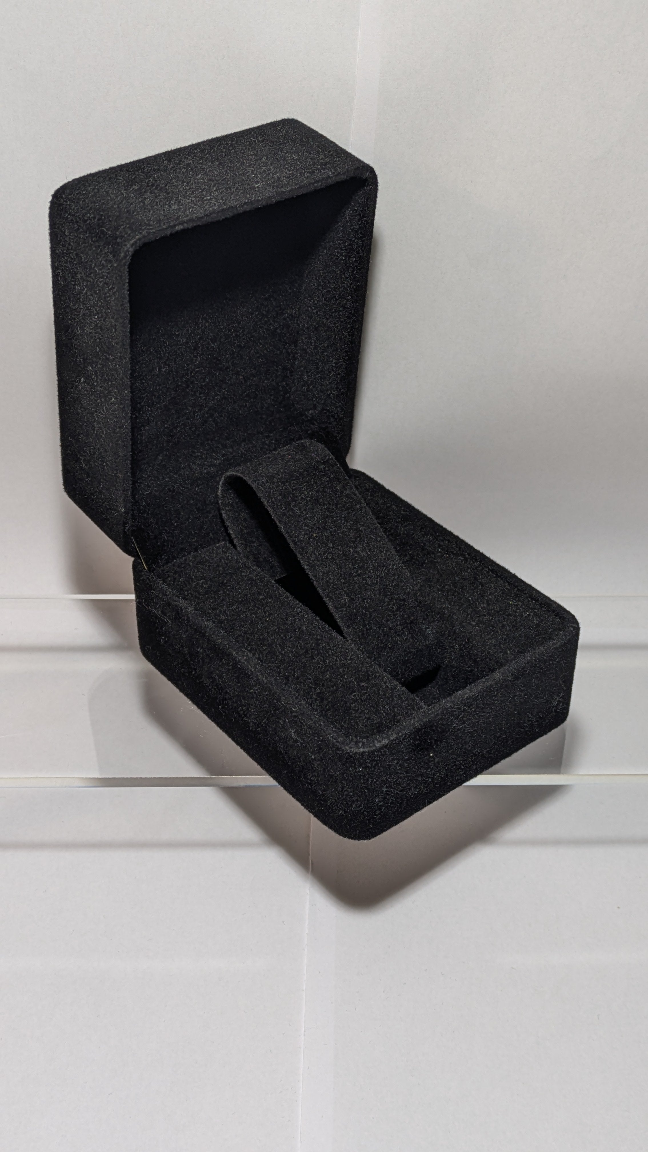 🎁 Velora | Luxury Velvet Watchbox (100% off)